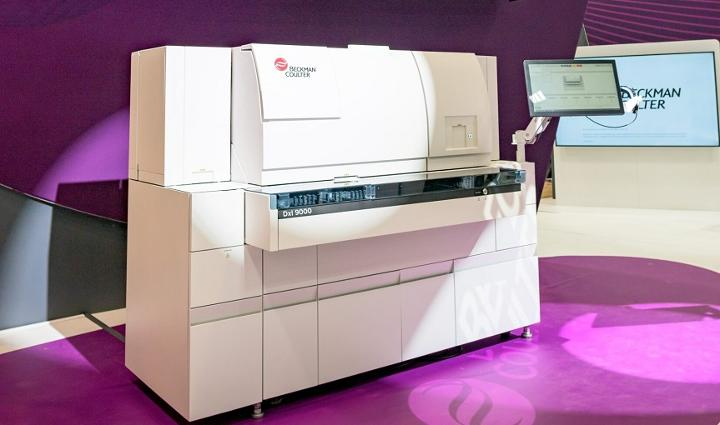 Beckman Coulter DxI 9000 analyzer